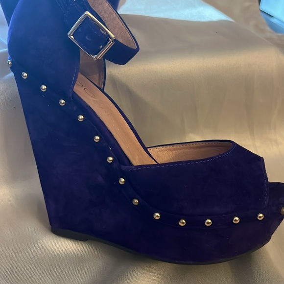 Aldo Purple suede leather wedge sandal with gold studs, size 7.5 ankle strap - Picture 9 of 10